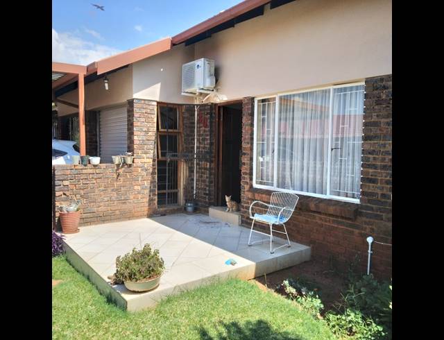 2 BEDROOM TOWNHOUSE FOR SALE IN THE ORCHARDS